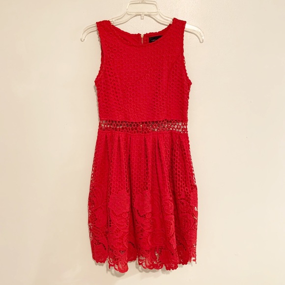 Romeo + Juliet Couture | Rosy Red Lace Dress - Picture 2 of 6